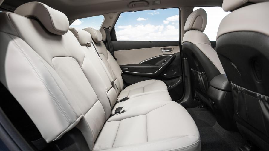 Интерьер Hyundai Grand Santa Fe (DM) 2016 года  (фото 21 из 40)
